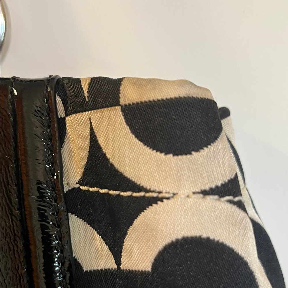 Coach Madison Black and Cream Signature Shoulder Bag - Picture 14 of 16